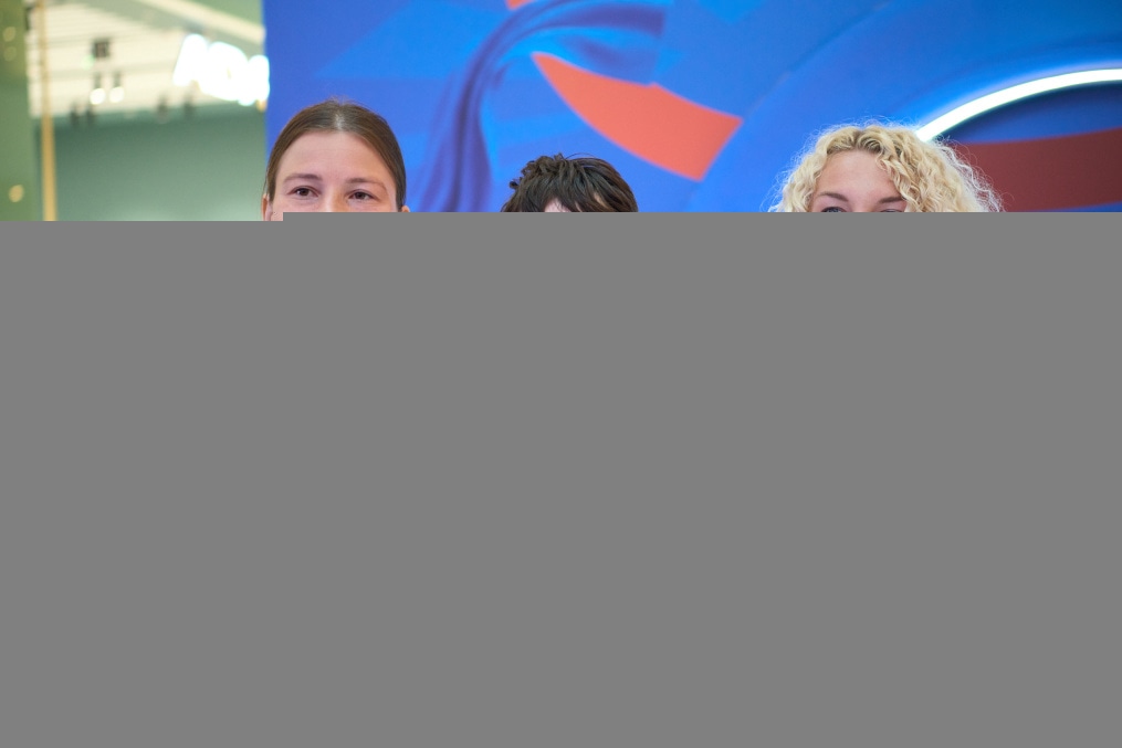 Автограф-сессия и паблик-ток Анастасии Поздеевой и Вероники Куропаткиной на Неделе моды в ТРЦ «Галерея»