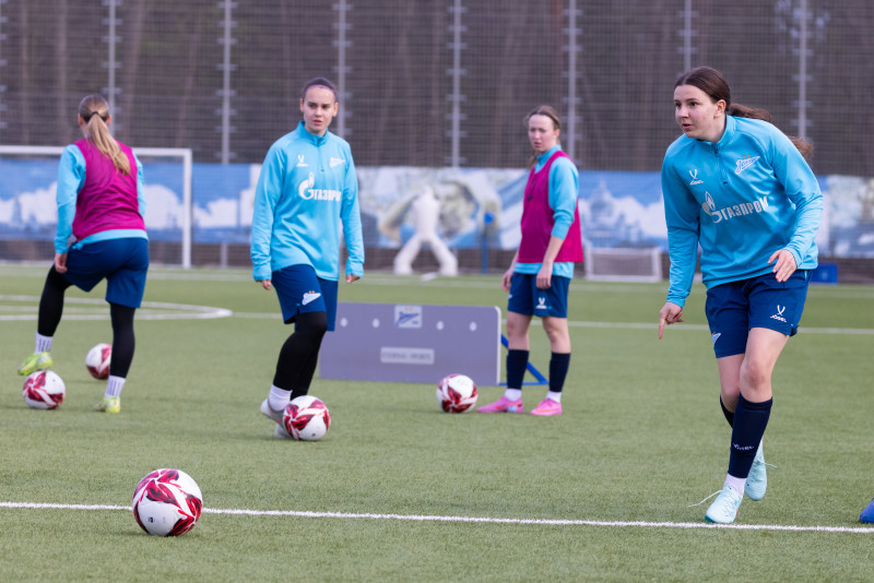 Тренировка женской молодежной команды перед началом сезона 2026