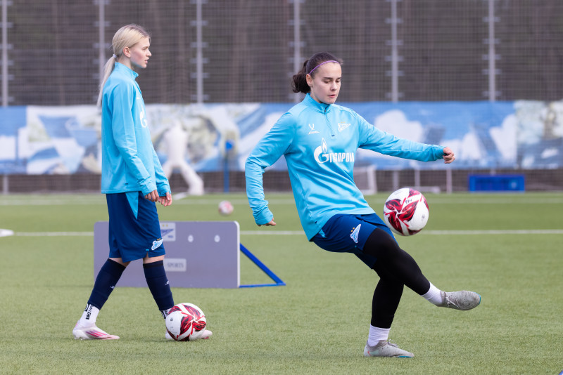 Тренировка женской молодежной команды перед началом сезона 2026