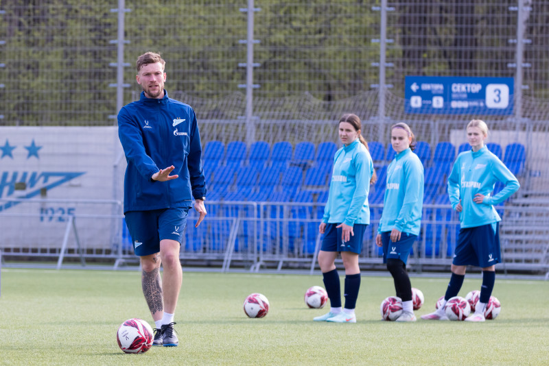 Тренировка женской молодежной команды перед началом сезона 2026