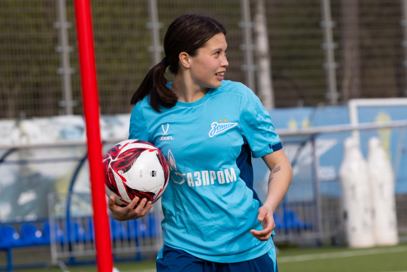 Тренировка женской молодежной команды перед началом сезона 2026