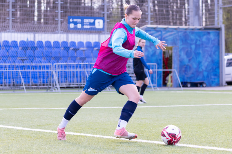 Тренировка женской молодежной команды перед началом сезона 2026