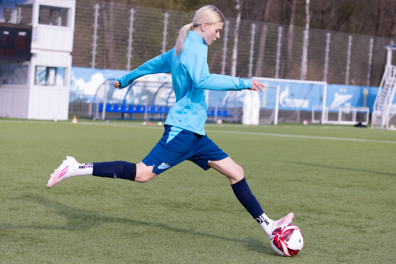 Тренировка женской молодежной команды перед началом сезона 2026