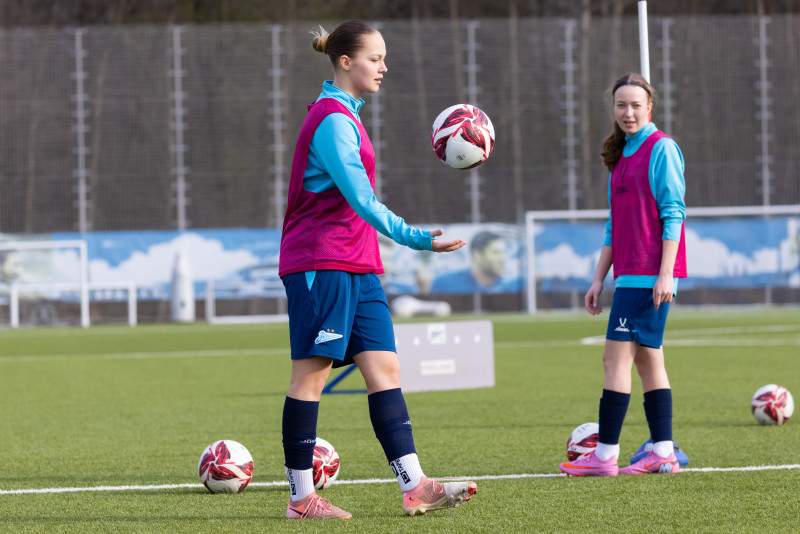 Тренировка женской молодежной команды перед началом сезона 2026