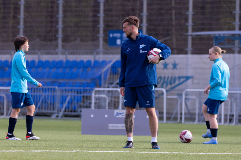 Тренировка женской молодежной команды перед началом сезона 2026