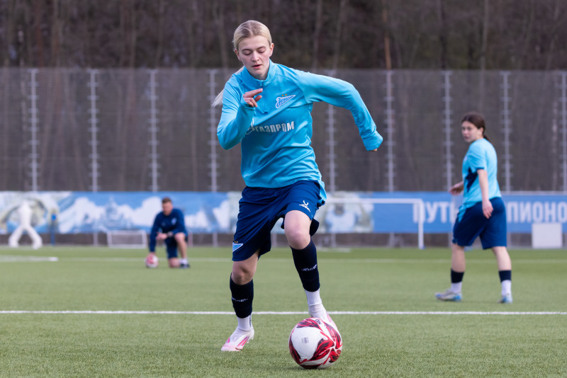 Тренировка женской молодежной команды перед началом сезона 2026