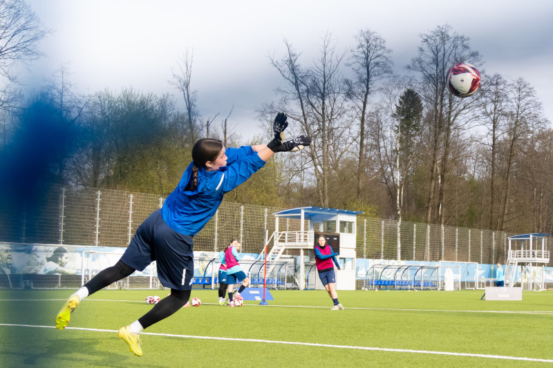 Тренировка женской молодежной команды перед началом сезона 2026