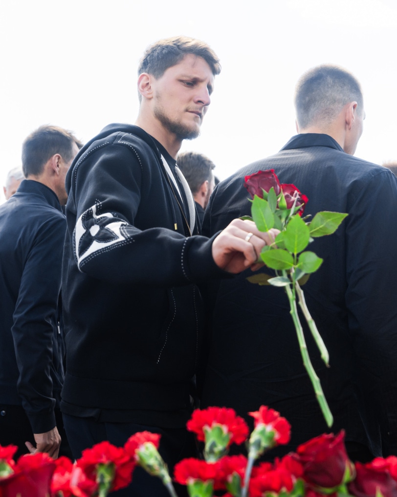 ФК «Зенит» на Пискаревском мемориале: торжественное возложение цветов
