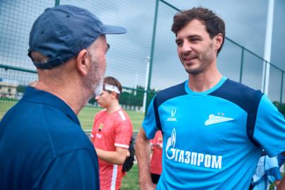 «Зенит» в Китае: мастер-класс и автограф-сессия для детей на тренировочной базе Канцяо (Kangqiao)