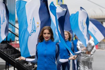Открытие большого мобильного магазина «Винтрак» (Wintruck) у «Флагштока»