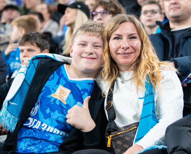 Болельщики на матче «Зенит» — «Динамо»Мх